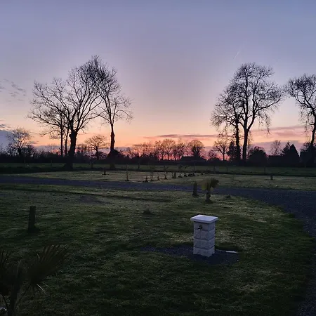 Aire Natuelle D'agy مكان تخييم *